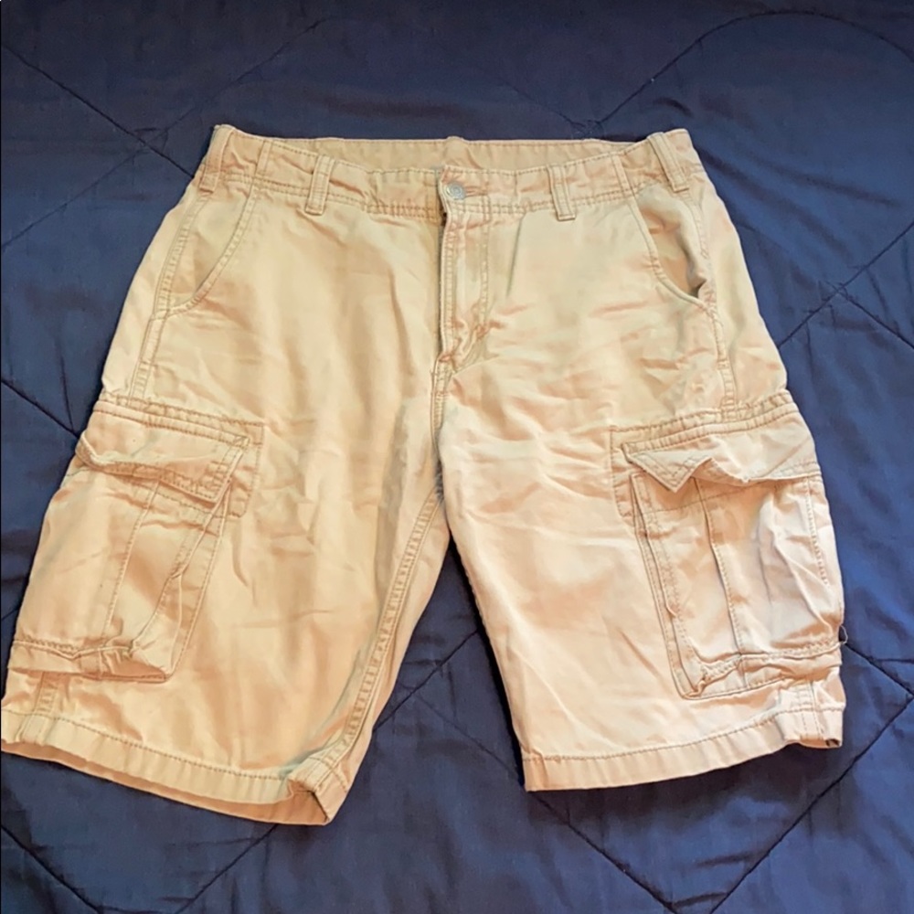 Levi’s Cargo Shorts Tan